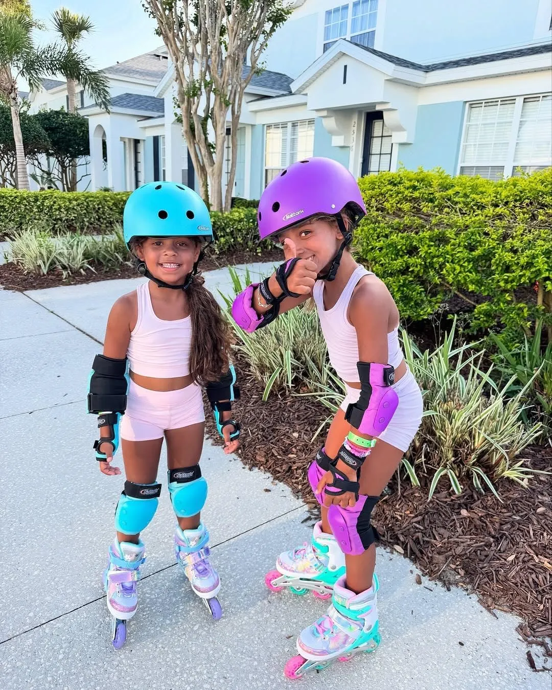 - Birthday Gift for Indoor Outdoor Sports Nattork Kids Inline Skates Butterfly and Flower for Boys Girls Kids, 4 surround ductile excursion pram Sizes Adjustable Quad Skates with All Light up Wheels 