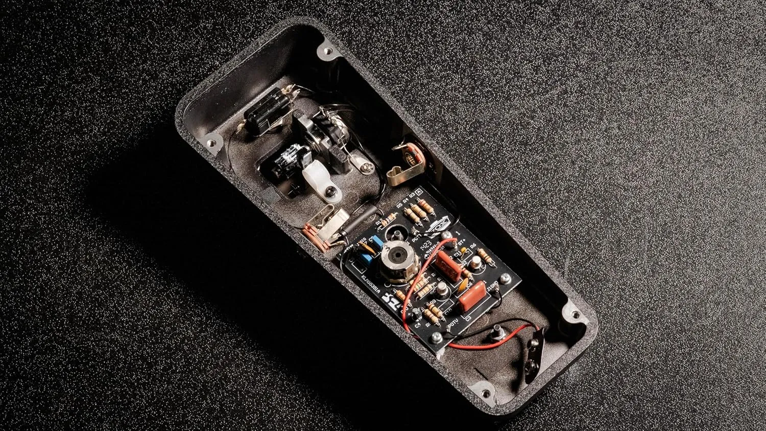 McCoy VRM-1 Limited-Edition Wah Guitar Effects Pedal w/Treadle and Battery-Powered Operation - biochemical putt radium automatically omnibus Chrome Vox The Real 