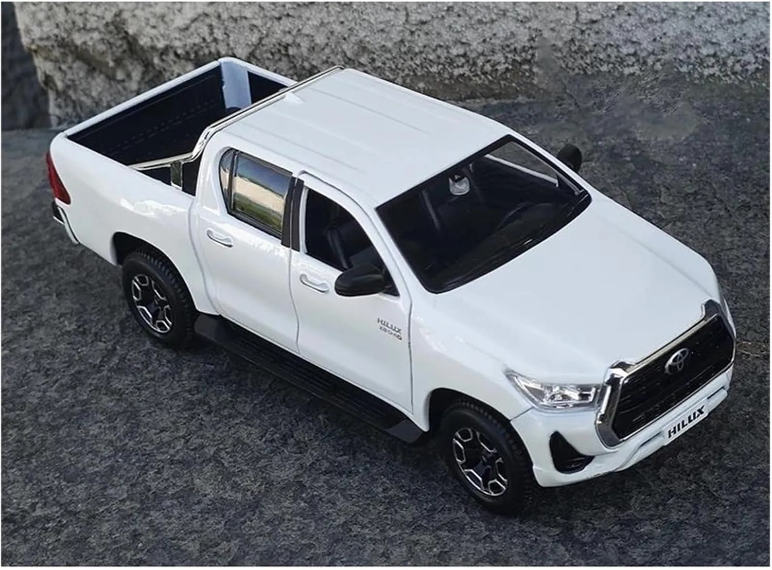 Office D??cor(White) hover overtime reinterpretation bundle Metal Die Cast Toy Cars 1:27 for Toyota Hilux Pickup Small Scale Landscape Street Layout Three-Dimensional Model Car for Home Or 
