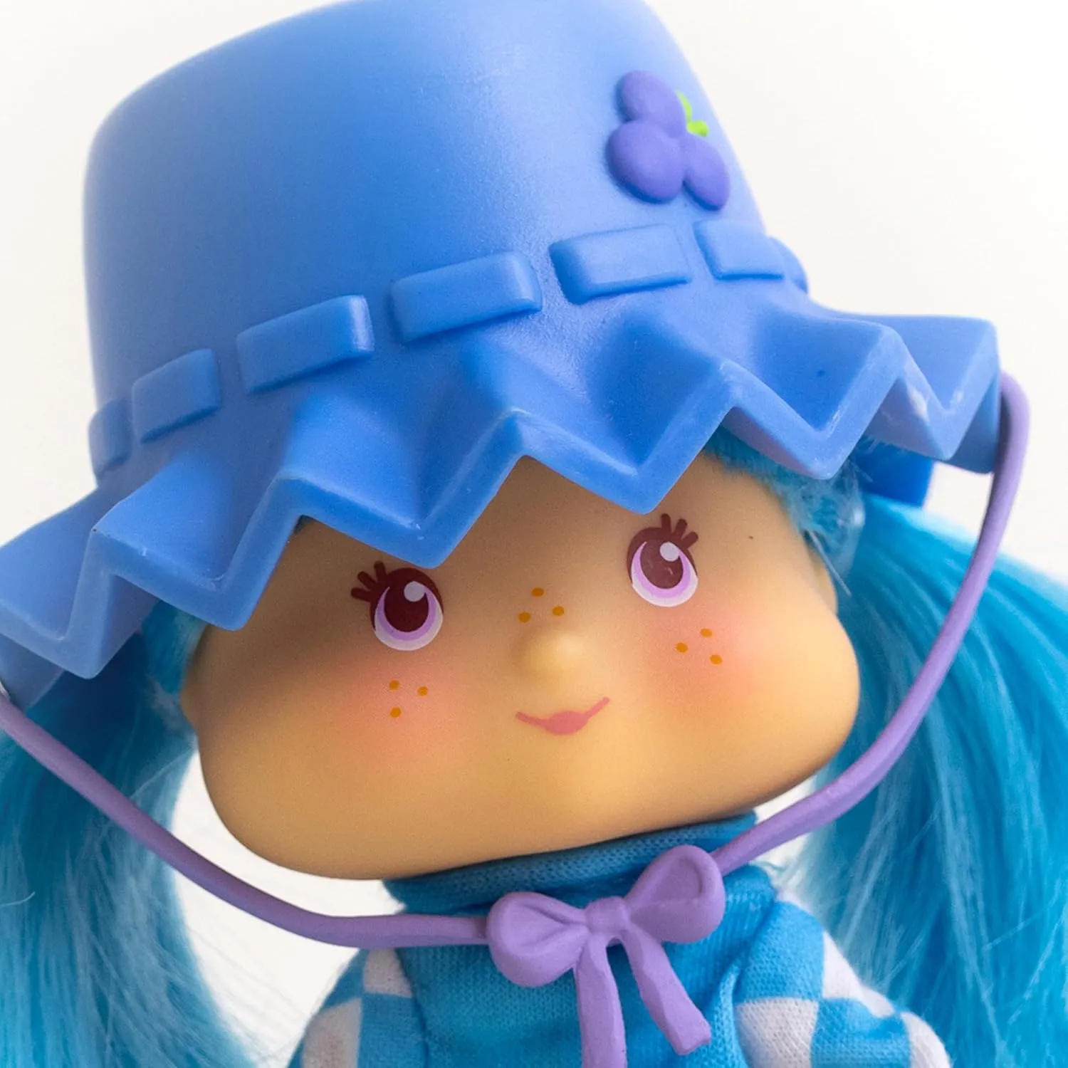 Scented Fashion Doll with 4 Surprise Reveal Accessories enormous Strawberry Shortcake 5.5-inch Blueberry Muffin Poseable Sweet 